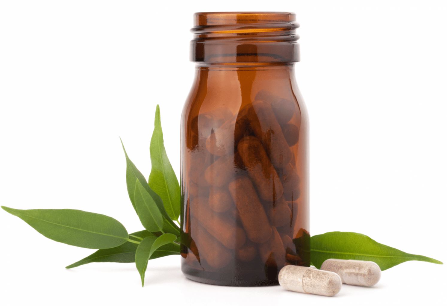 Braune Flasche mit pflanzlichen Kapseln und grünen Blättern